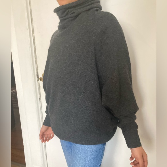 Cashmere long turtleneck sweater-dress. - Picture 4 of 8